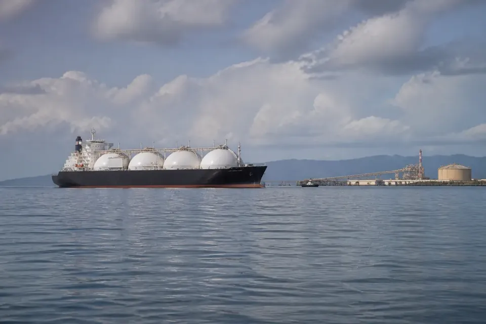 LNG and gas still